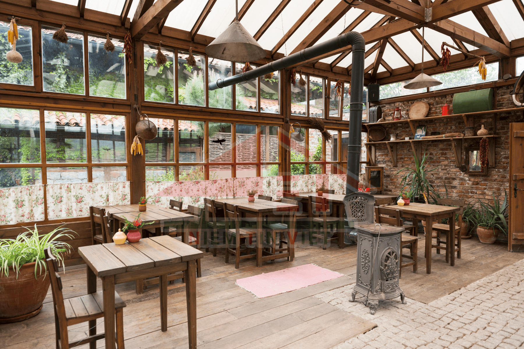 Cải tạo nhà cũ thành quán cafe đẹp