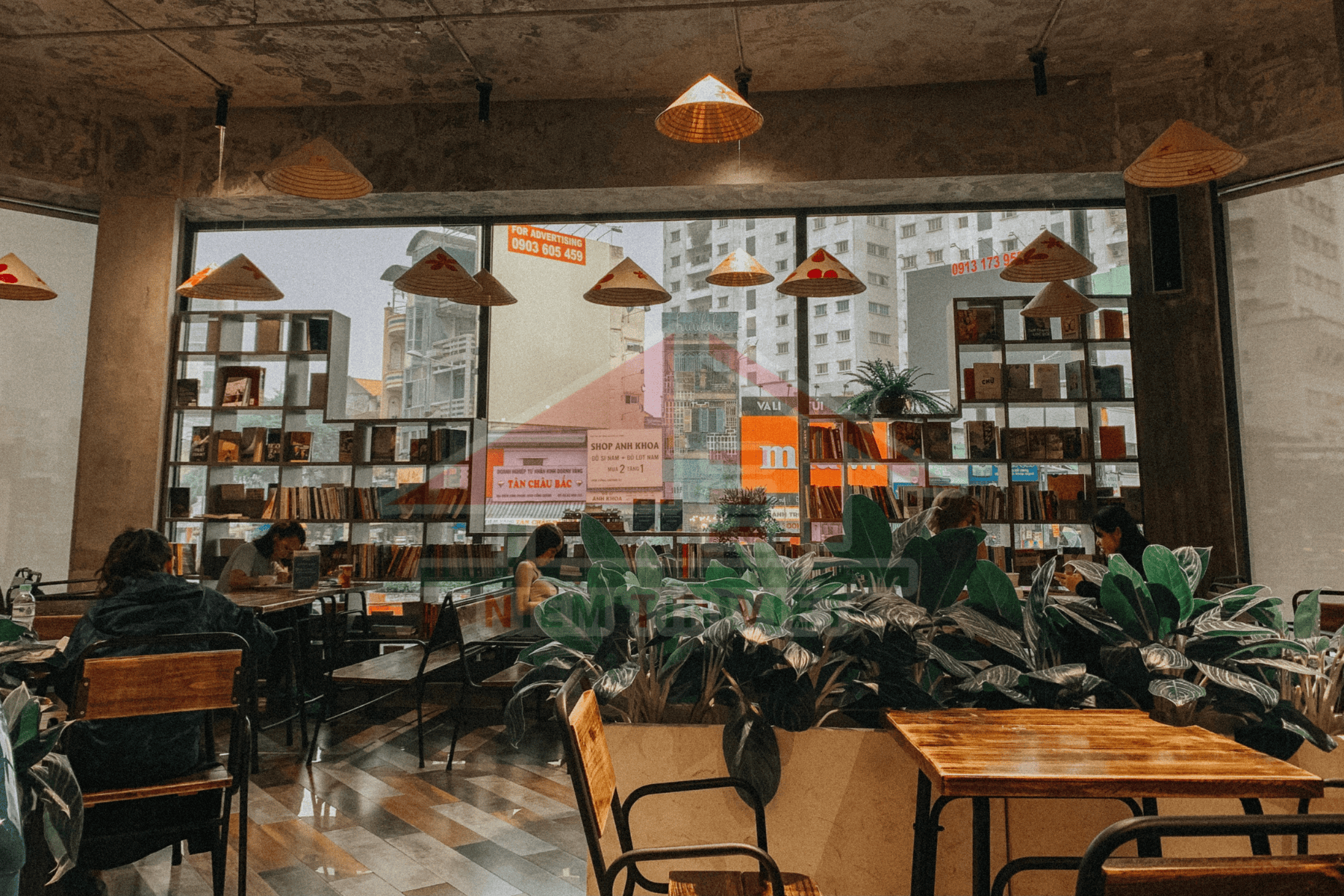 Cải tạo nhà cũ thành quán cafe đẹp