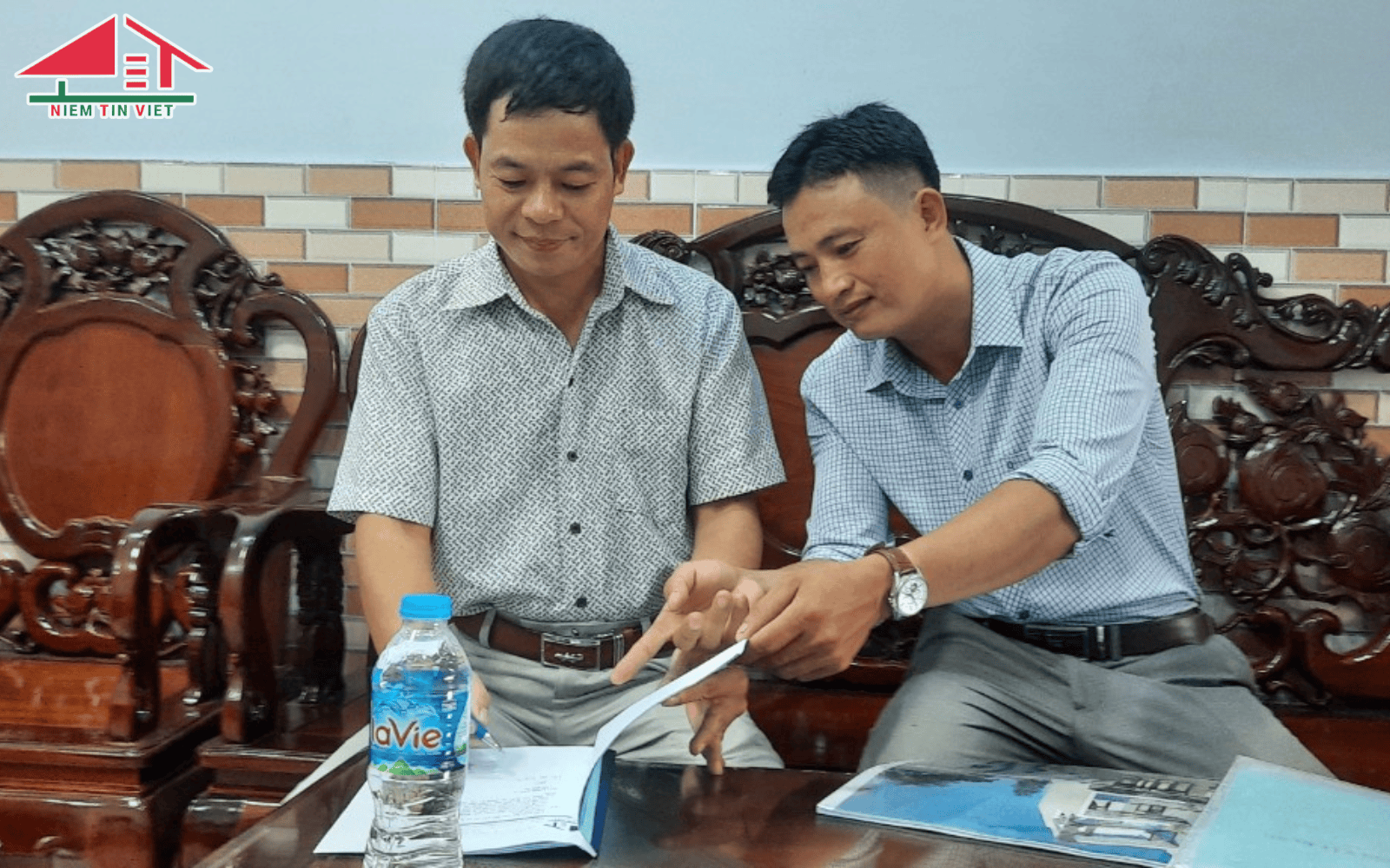 Tư vấn khách hàng xây nhà trọn gói